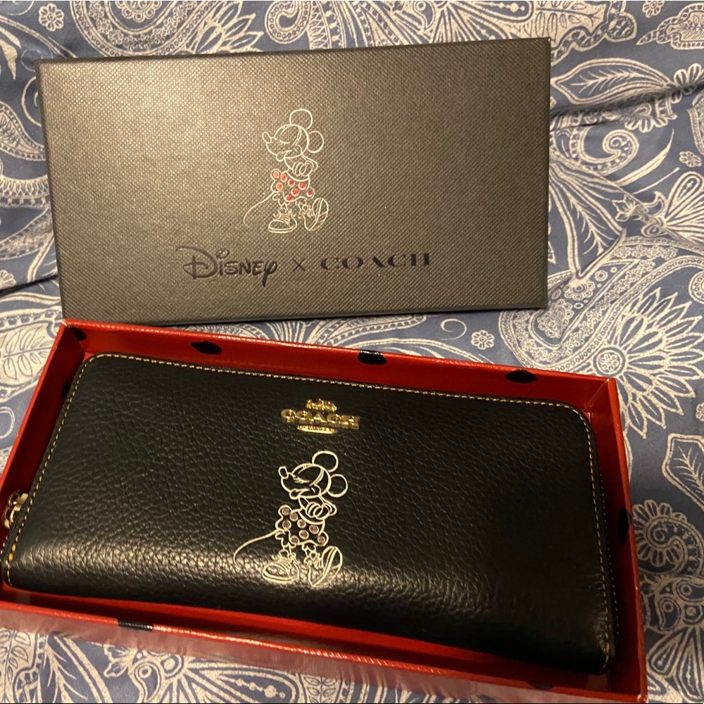 Disney x Coach Minnie Mouse Leather Zippy Wallet